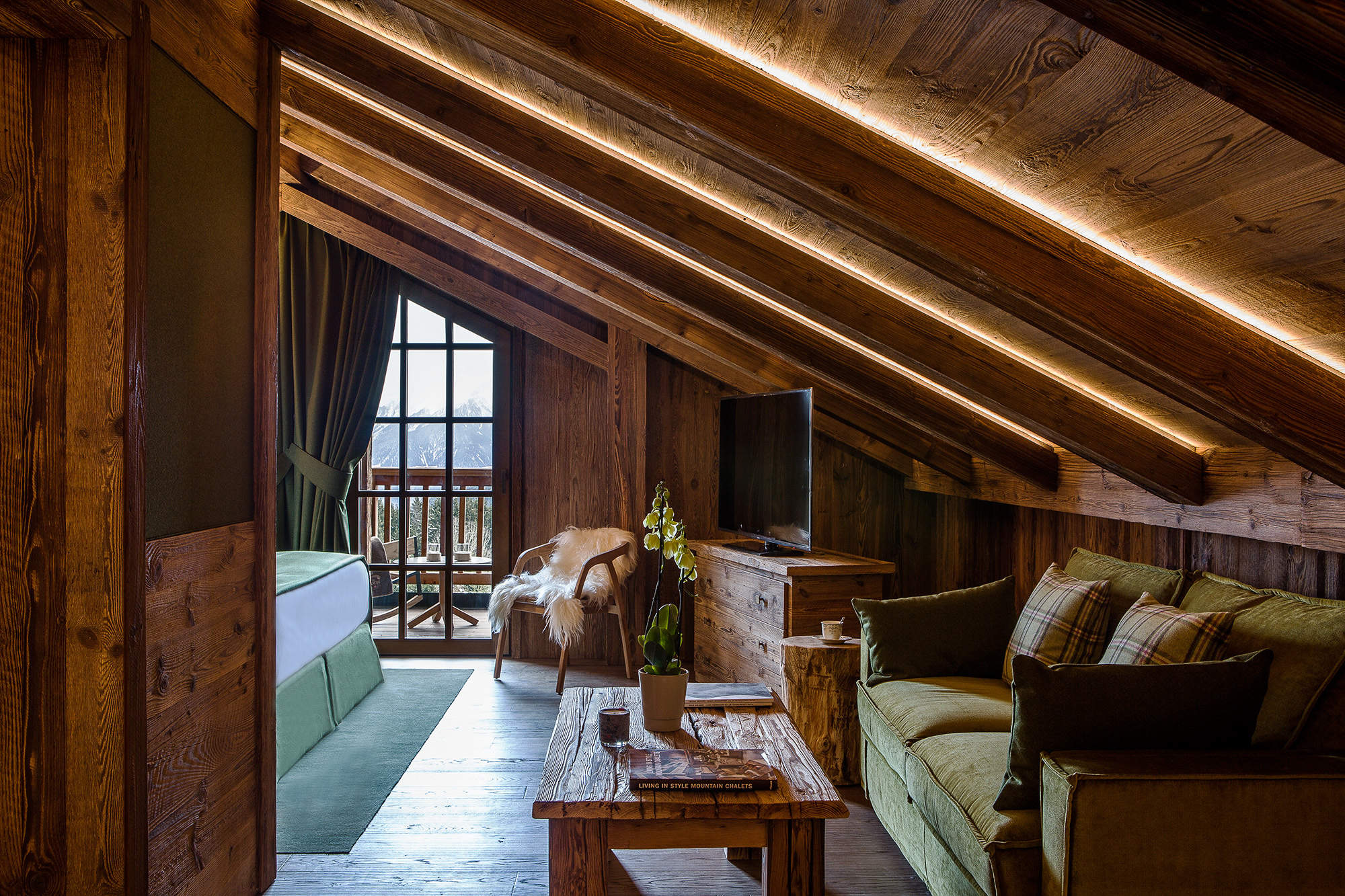 167LATRAYE-TRI19116889